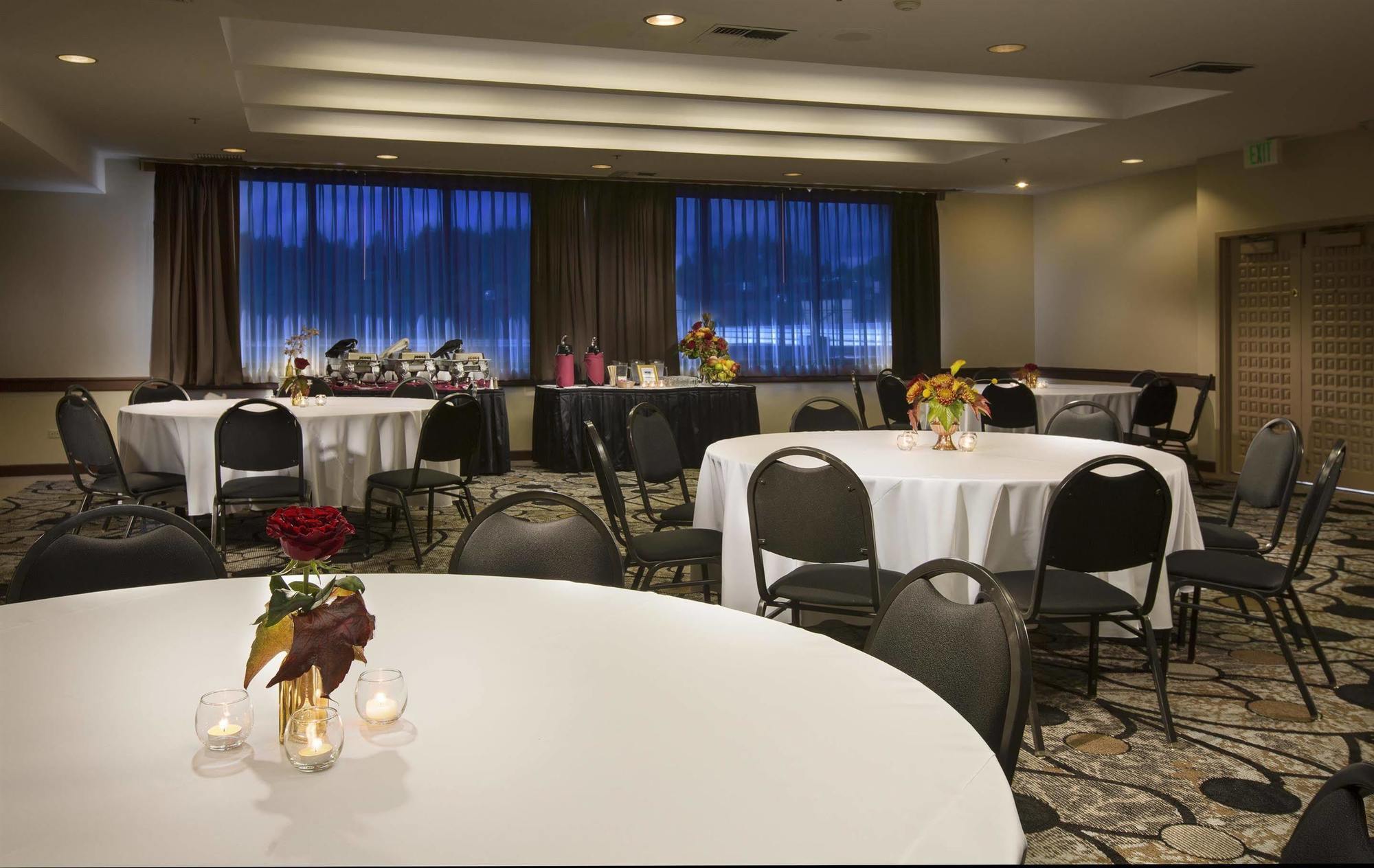 Red Lion Inn & Suites Olympia, Governor Hotel Экстерьер фото
