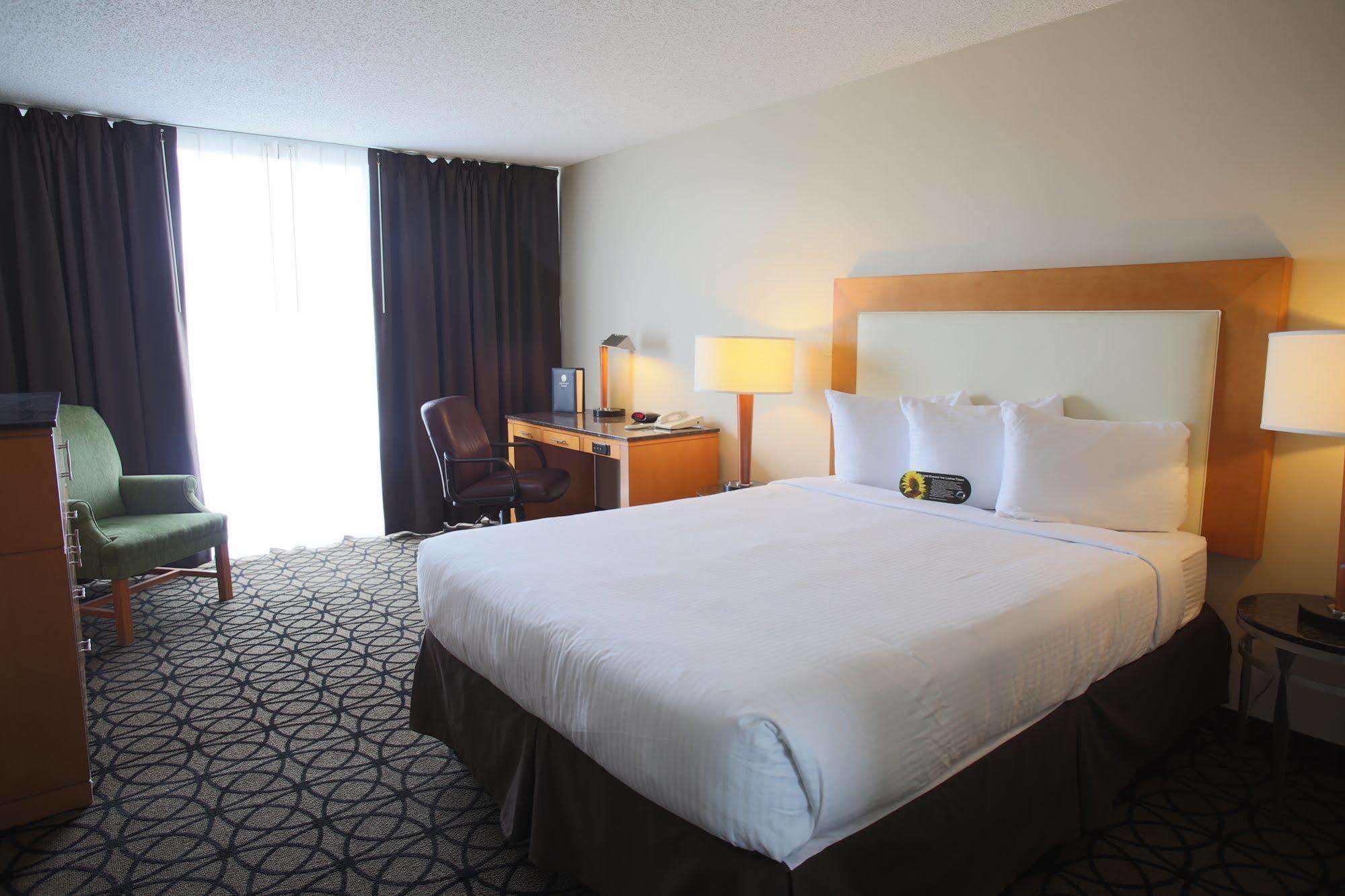Red Lion Inn & Suites Olympia, Governor Hotel Экстерьер фото